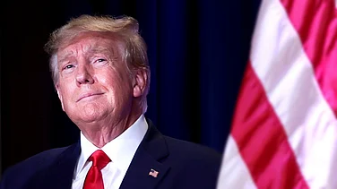 Moody downgrades US credit rating amid rising debt, signaling serious risks for the economy. Discover how this downgrade may affect global markets now.