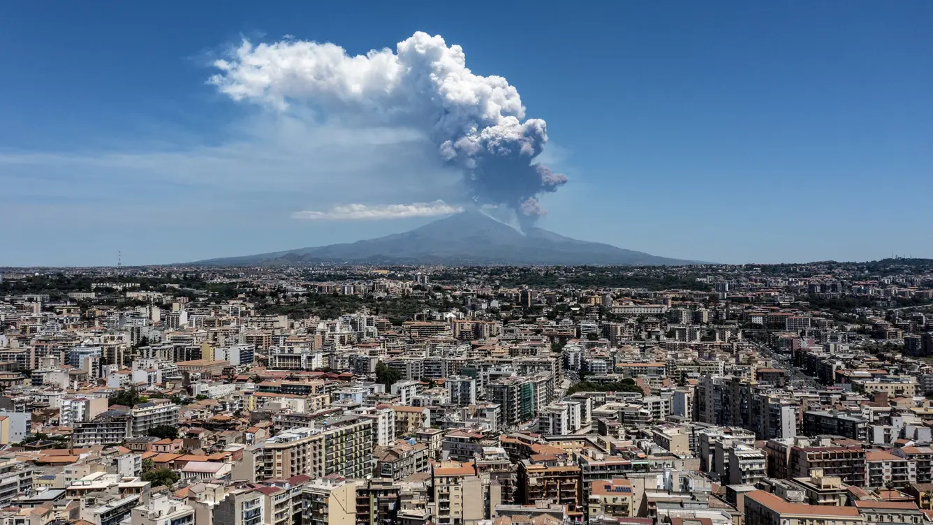 Mount Etna eruption June 2025 stuns Sicily with violent lava blasts. See today’s shocking eruption update, photos, and travel warnings.